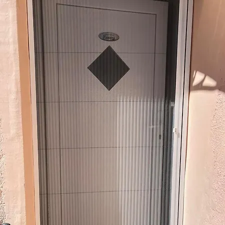 Centre With Terrace 2