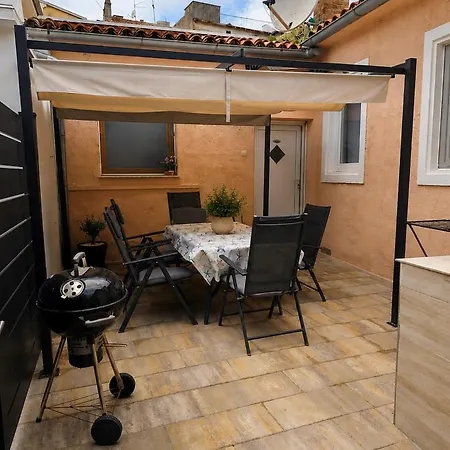 شقة Centre With Terrace 2 *