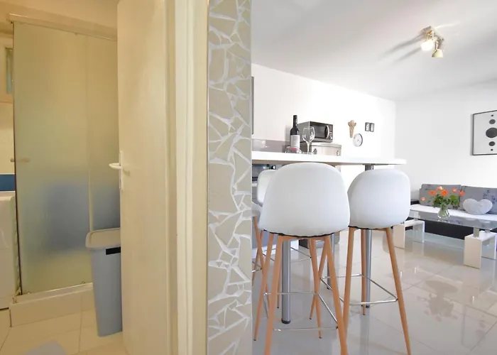 Centre With Terrace 2