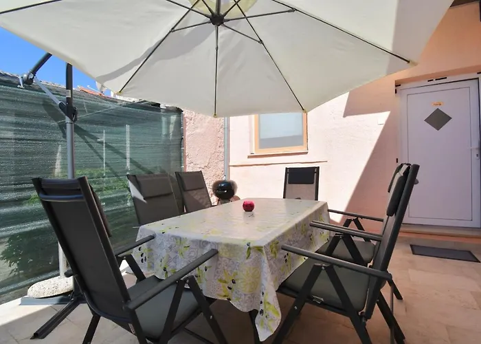 Centre With Terrace 2 *
